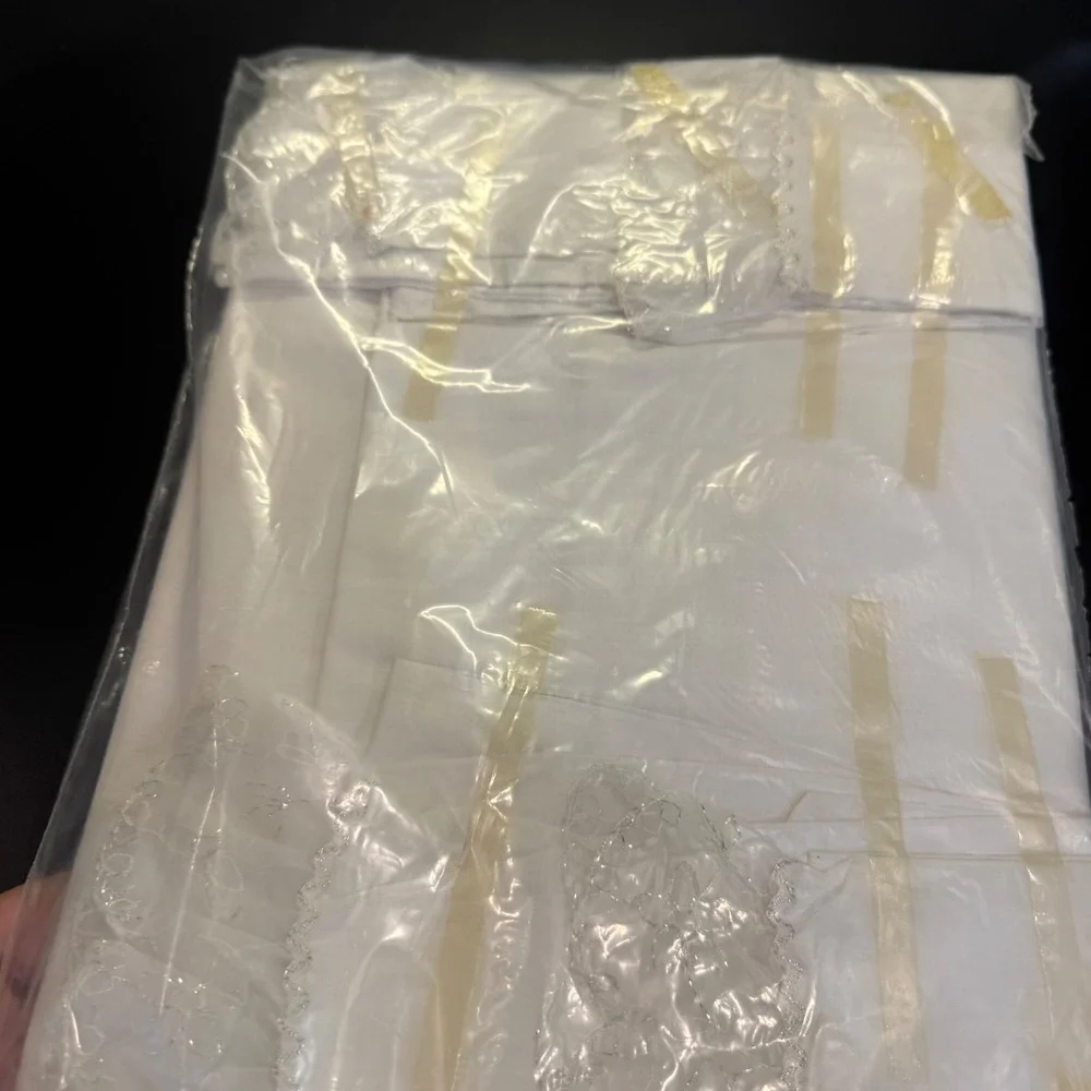 Priscilla Pillowcases Home 1 Pair White Vintage Embroidered Ruffle Percale A-11